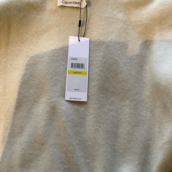 Calvin Klein sweater with hood - Picture 4 of 5